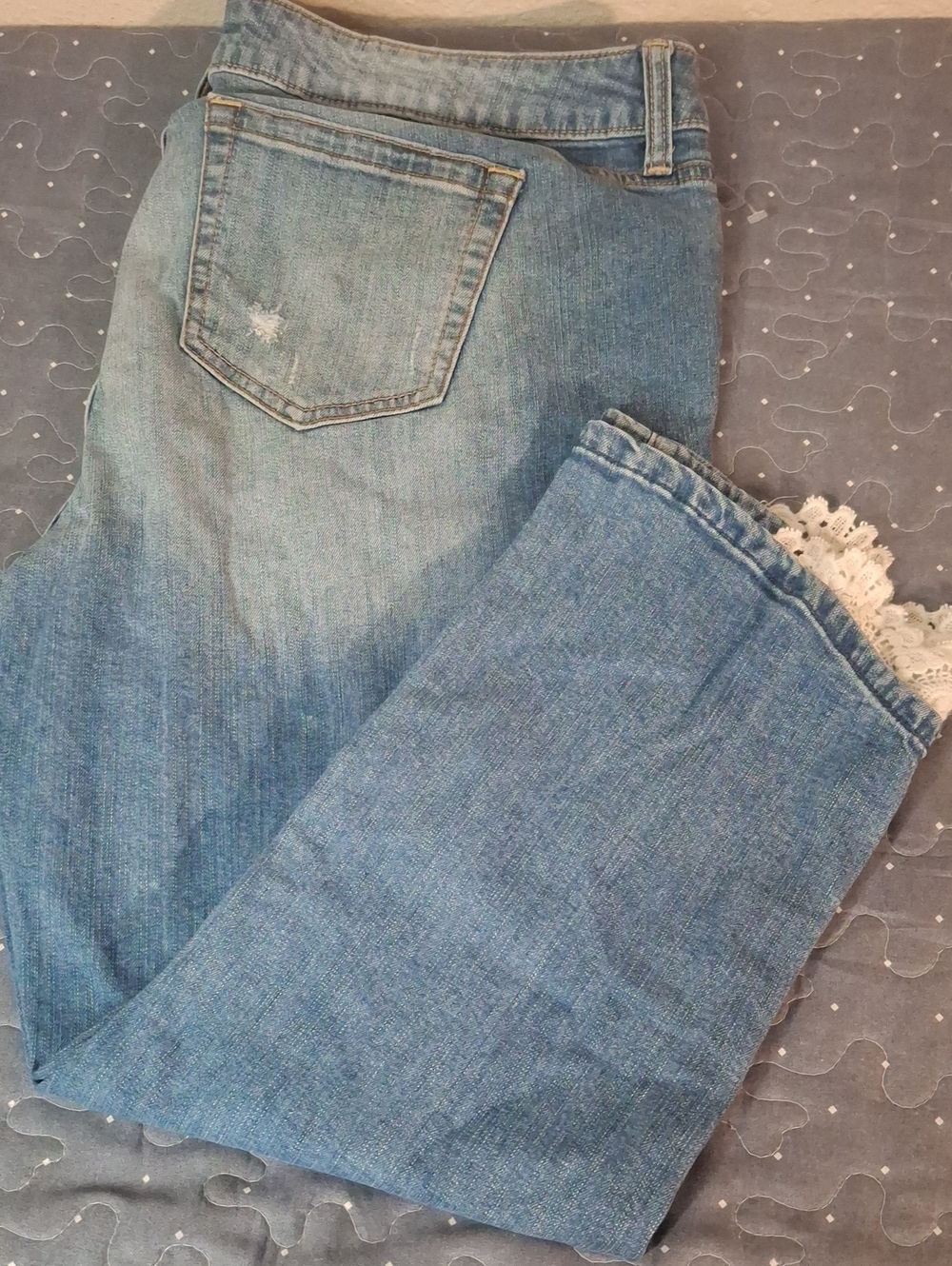 Torrid Skinny Light Blue Women’s Cropped Jeans with Lace Trim size 16